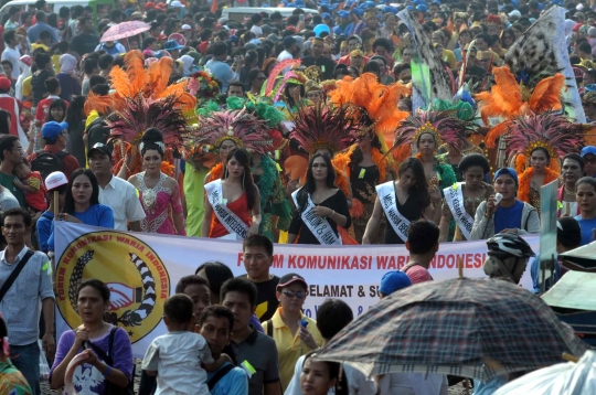 Gaya para waria yang hebohkan Gelar Budaya Rakyat 2014 di Monas