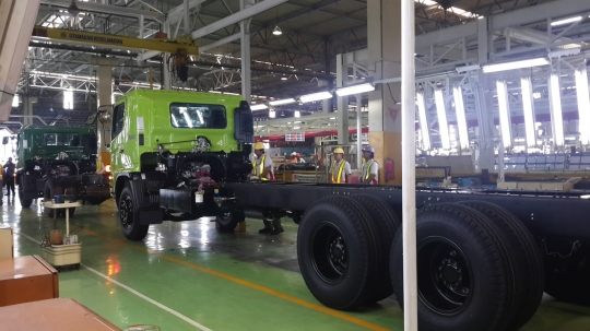 Mengintip dapur perakitan truk Hino di Purwakarta