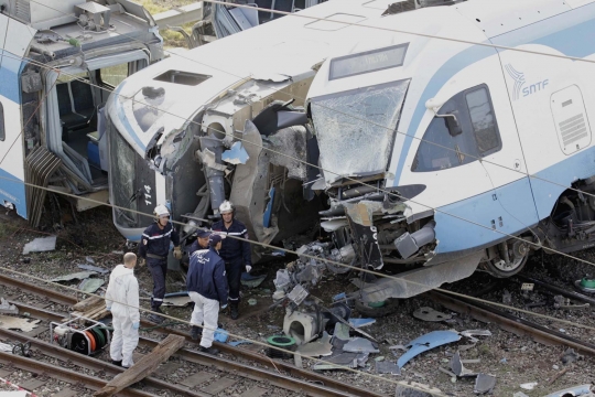 Kereta tergelincir di Aljazair, 1 penumpang tewas & 65 luka-luka