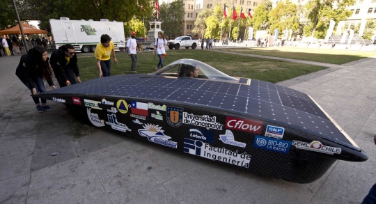 Deretan mobil balap bertenaga surya Atacama Solar Challenge