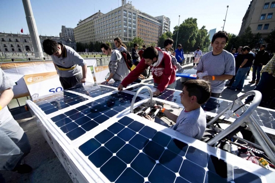 Deretan mobil balap bertenaga surya Atacama Solar Challenge