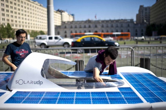 Deretan mobil balap bertenaga surya Atacama Solar Challenge