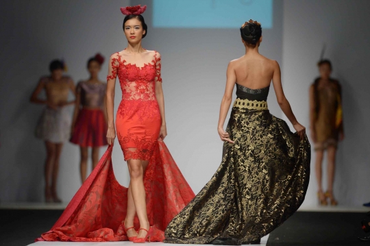 Model-model cantik warnai hari kelima Jakarta Fashion Week 2015