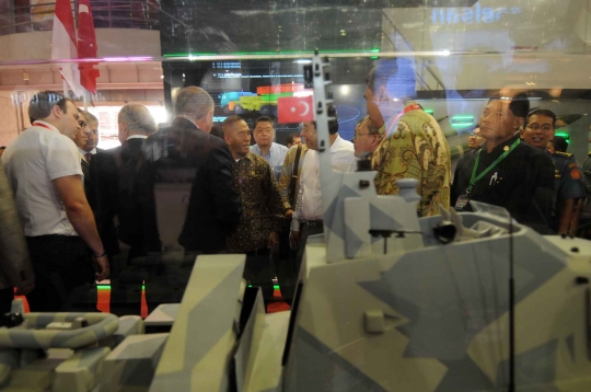 Menhan Ryamizard Ryacudu kunjungi pameran senjata Indo Defence