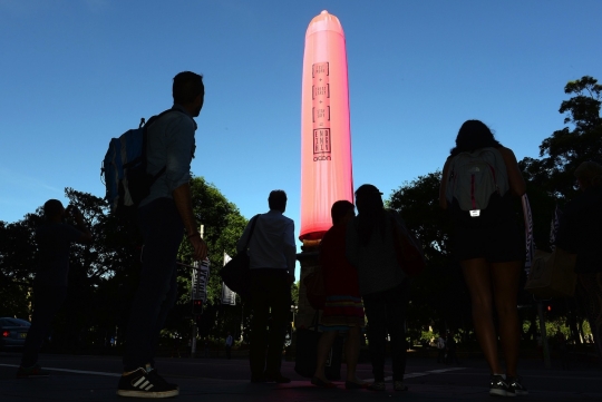 Kampanye HIV, Sydney pajang kondom raksasa di pusat kota