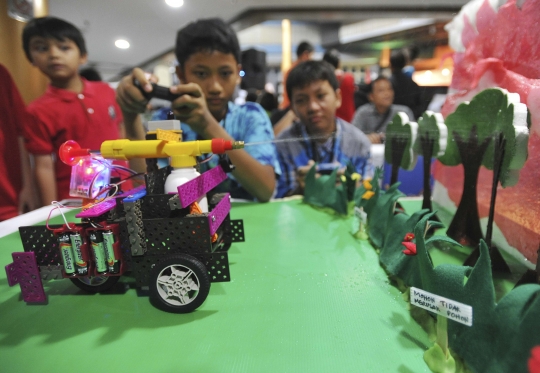 Antusiasme anak ikuti lomba robot di BPPT