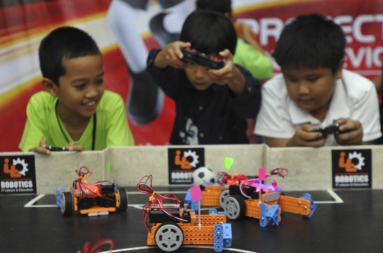 Antusiasme anak ikuti lomba robot di BPPT