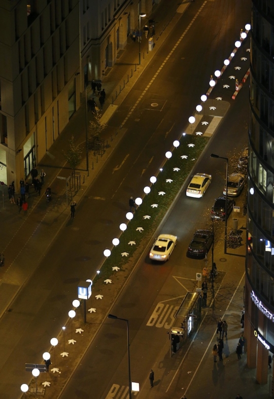 Ribuan lampu terangi peringatan runtuhnya tembok Berlin