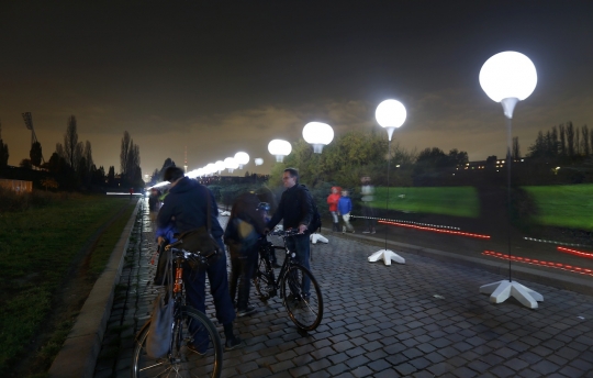 Ribuan lampu terangi peringatan runtuhnya tembok Berlin