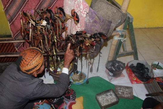 Mengintip penjamasan Wayang Gandrung di Kediri yang penuh mistis