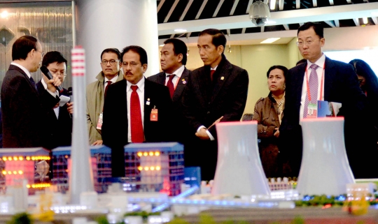 Antusiasme Presiden Jokowi saat blusukan ke pelabuhan Tianjin