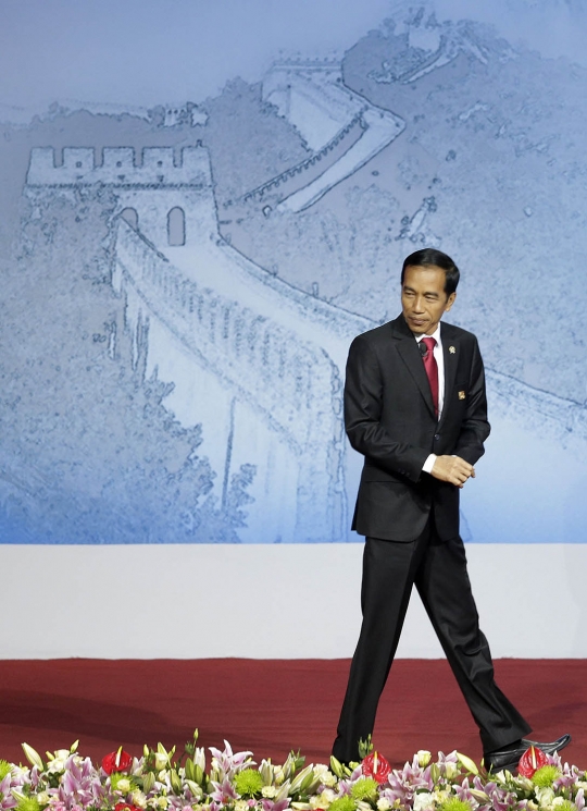 Ini gaya unik Jokowi di depan para CEO, presentasi bukan pidato