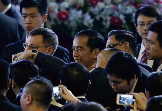 Ini gaya unik Jokowi di depan para CEO, presentasi bukan pidato