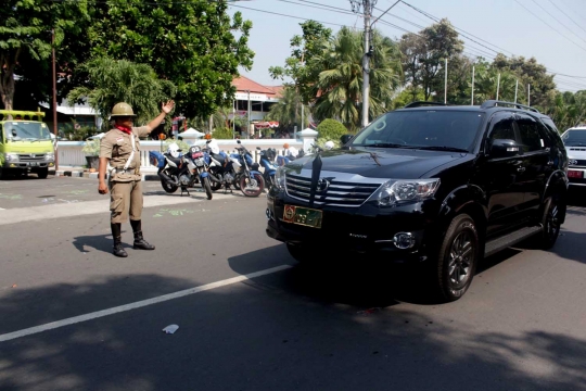 Hari Pahlawan, polisi lalu lintas Kediri berpakaian tempo dulu