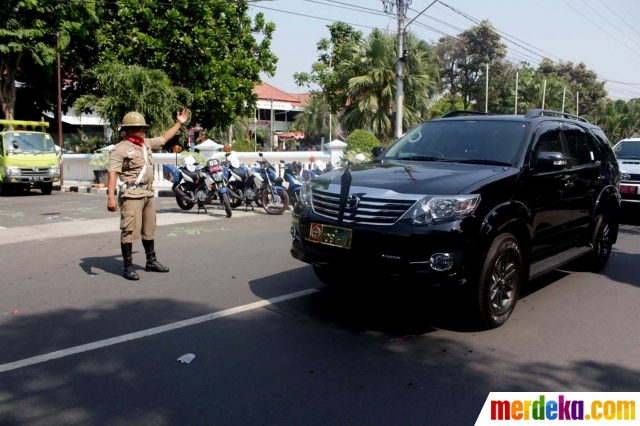 Foto : Hari Pahlawan, polisi lalu lintas Kediri berpakaian 