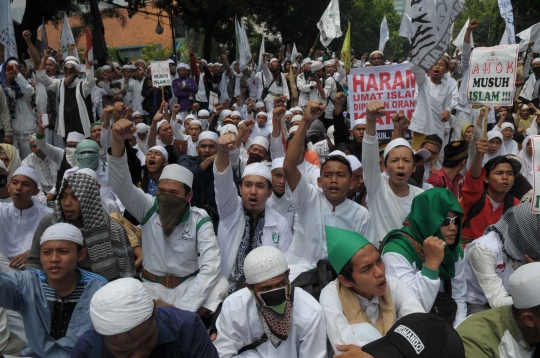 Aksi Habib Rizieq pimpin massa FPI demo tolak Ahok