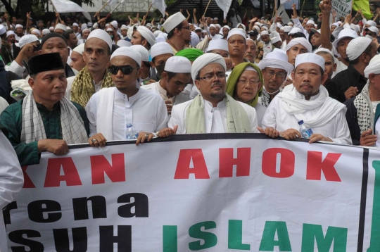 Aksi Habib Rizieq pimpin massa FPI demo tolak Ahok