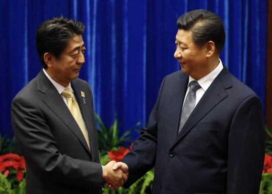 Wajah dingin Xi Jinping dan Shinzo Abe saat bertemu di APEC 2014