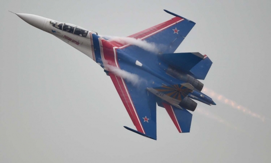 Aksi manuver jet tempur berbagai negara di Airshow China 2014