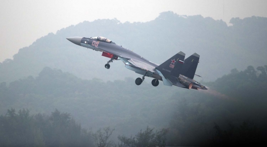 Aksi manuver jet tempur berbagai negara di Airshow China 2014
