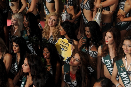 Gemulai para kontestan Miss Earth 2014 dalam balutan bikini