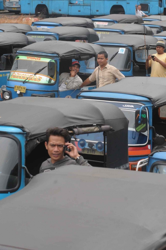 Pom Irti Monas rusak, puluhan bajaj antre di SPBBG Pedongkelan