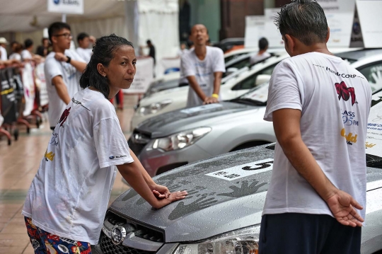 Serunya kompetisi menyentuh mobil terlama di Singapura