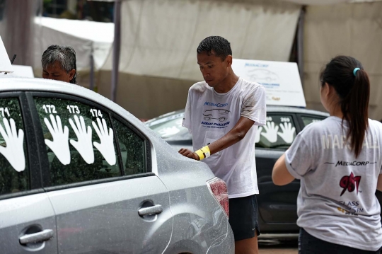 Serunya kompetisi menyentuh mobil terlama di Singapura