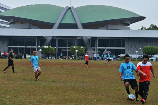 Kompaknya KIH dan KMP kalahkan wartawan saat tanding sepakbola