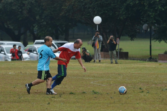 Kompaknya KIH dan KMP kalahkan wartawan saat tanding sepakbola