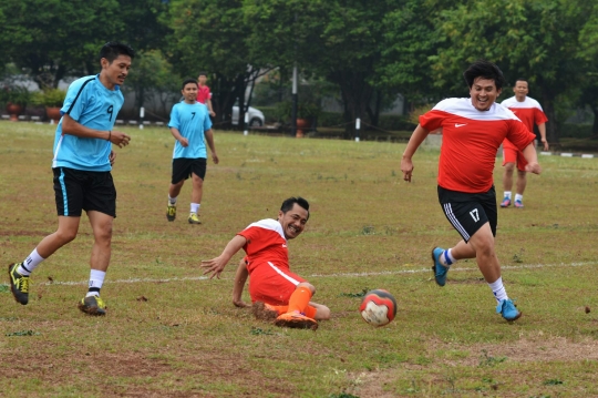 Kompaknya KIH dan KMP kalahkan wartawan saat tanding sepakbola