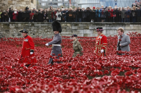 Nuansa merah hiasi peringatan 1 abad Perang Dunia I di London