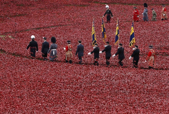 Nuansa merah hiasi peringatan 1 abad Perang Dunia I di London