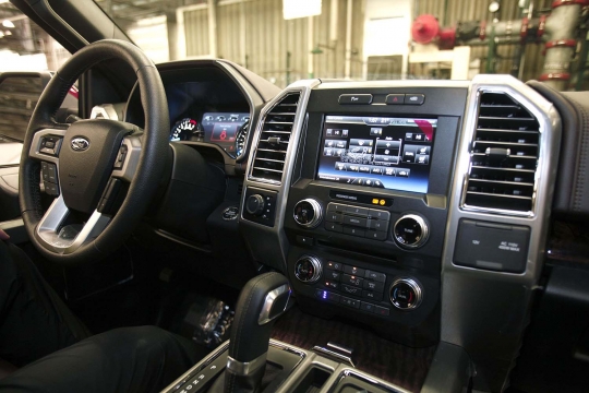 Mengintip perakitan All-New Ford F-150 berkerangka alumunium