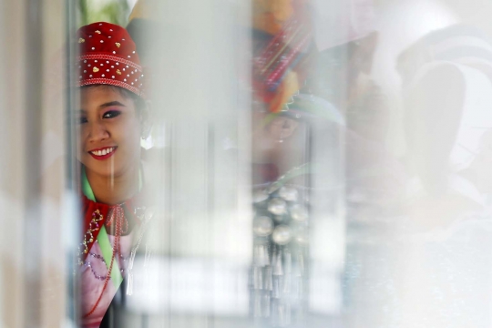 Wanita-wanita cantik meriahkan pembukaan KTT ASEAN Myanmar