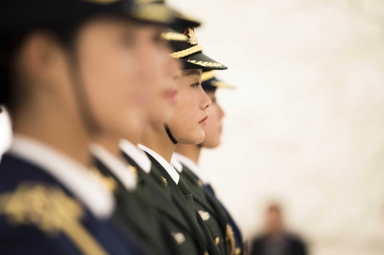 Barisan paramiliter cantik China kawal pertemuan Xi Jinping