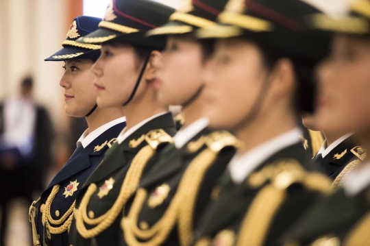 Barisan paramiliter cantik China kawal pertemuan Xi Jinping