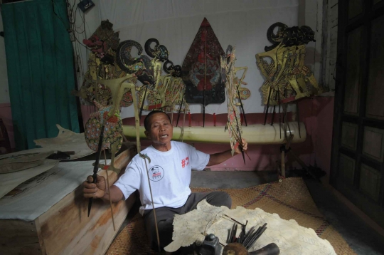 Kisah Ladino, pembuat wayang asal Solo yang menetap di Lampung