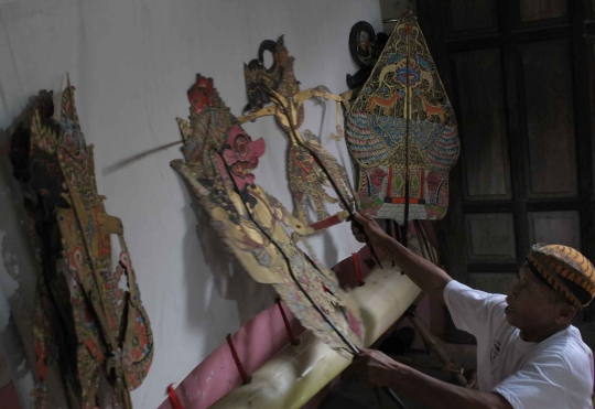 Kisah Ladino, pembuat wayang asal Solo yang menetap di Lampung