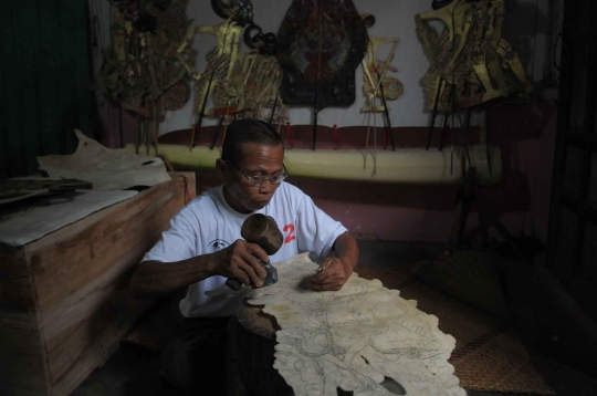 Kisah Ladino, pembuat wayang asal Solo yang menetap di Lampung