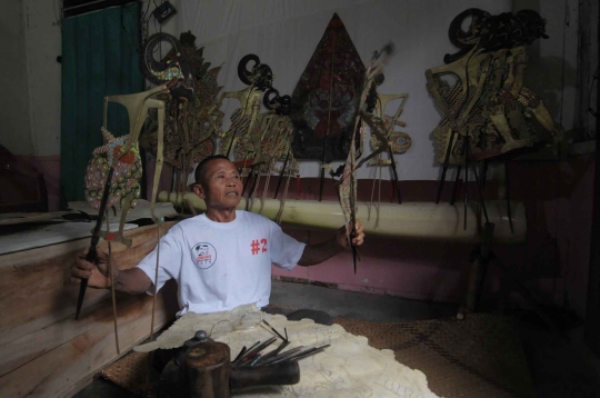 Kisah Ladino, pembuat wayang asal Solo yang menetap di Lampung