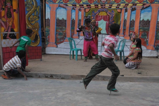 Melihat pentas seni Janger di Desa Braja Yekti Lampung