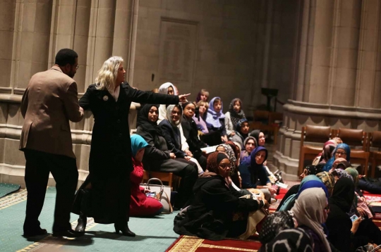 Ini suasana muslim AS salat Jumat di Gereja Katedral Washington