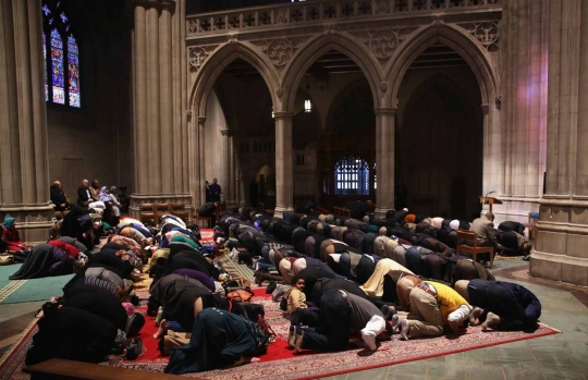 Ini suasana muslim AS salat Jumat di Gereja Katedral Washington