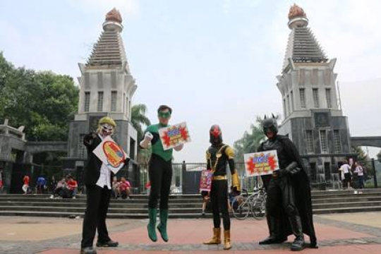 Para superhero sambangi car free day di Jakarta