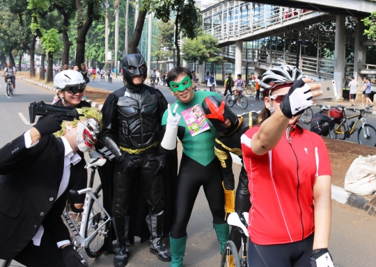 Para superhero sambangi car free day di Jakarta