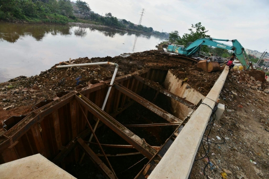 Masuki musim hujan, proyek pintu air Karet belum juga rampung