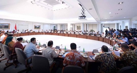 Menengok suasana Jokowi pimpin rapat kabinet bahas kenaikan BBM