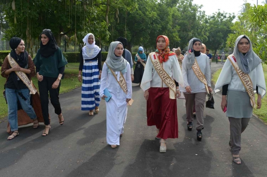 Pesona kontestan Miss World Muslimah jalan-jalan di Borobudur