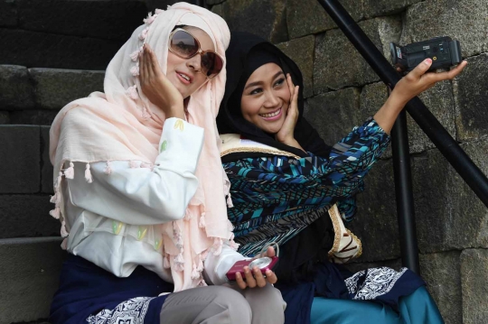 Pesona kontestan Miss World Muslimah jalan-jalan di Borobudur